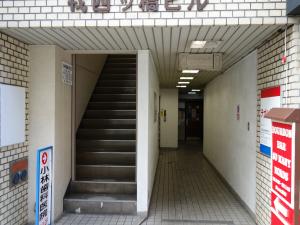 戎四ツ橋ビルエントランス