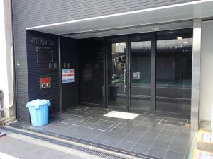 順源ビルエントランス