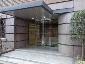 信栄商会ビルエントランス