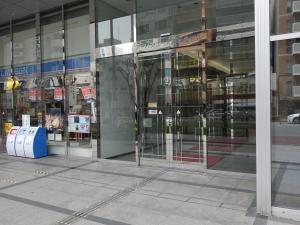 アーバンエース肥後橋ビルエントランス