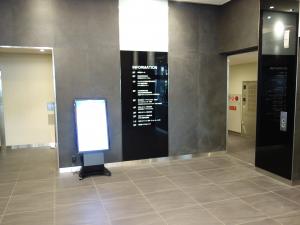 大阪トヨペット本社ビルテナント板