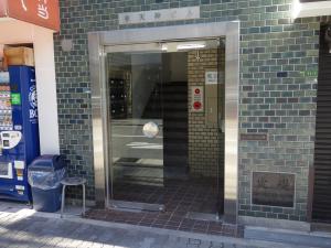 東天神ビルエントランス