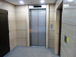 北浜山富ビルエレベーター