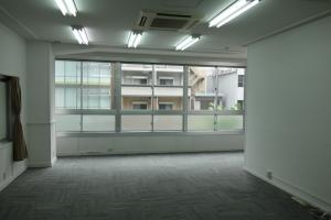 加佐松ビル室内