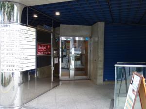 ストライプ京阪谷町ビルエントランス