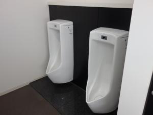 ランズ瓦町ビルディング男子トイレ