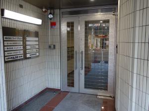 新三宝ビルエントランス