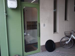 名光通信社ビルエントランス