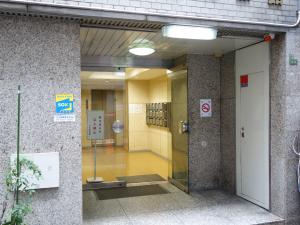 日生ビル新館エントランス