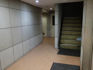 新興ビル階段