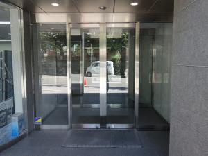 塚本ビルエントランス