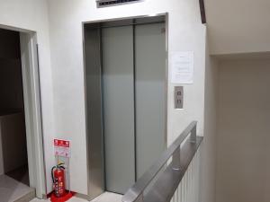 信濃橋ＦＪビルエレベーター