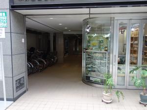 中井産業ビル２号館エントランス