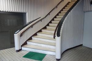 大拓ビル２階段