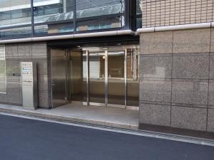 和鋼ビルエントランス