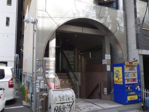 サンシステム北堀江ビルエントランス