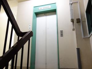 堀江ビルエレベーター