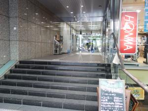 山口興産ビルエントランス