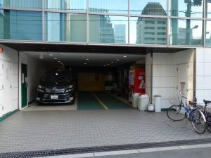 博友(サンディックオフコム)ビル駐車場