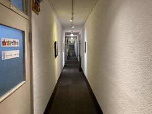 新坂ビル（シンサカビル）　廊下