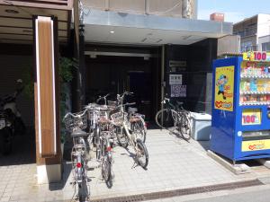 植田２号館ビルエントランス