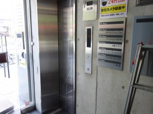 角屋難波ビルエレベーター