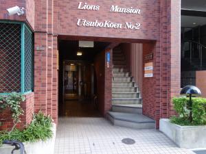 兼吉別館ビルエントランス