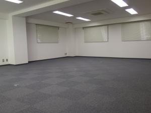 新堂新大阪ビル室内