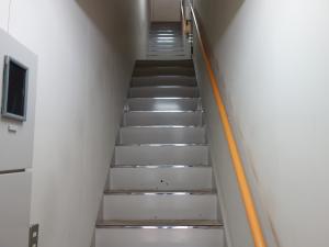富士ビル階段