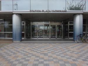 ステーションプラザ八尾南エントランス