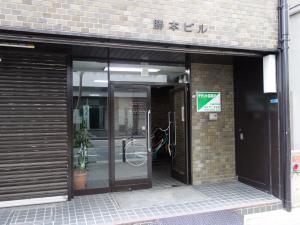 勝本ビルエントランス