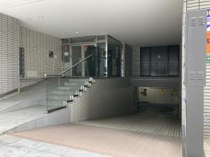 コンフォートビル　駐車場入り口