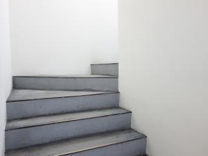 井上新町ビル階段