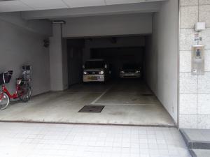 伊勢谷ビル駐車場
