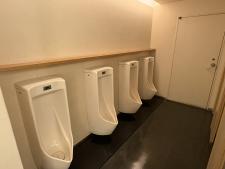 新瓦町ビル男子トイレ