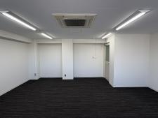 堺東八千代ビル室内
