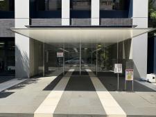 新瓦町ビルエントランス