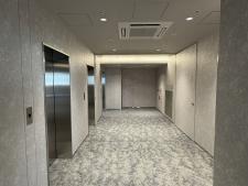 ＵＭＥＤＡ　ＥＡＳＴ　ＣＲＯＳＳエレベーター
