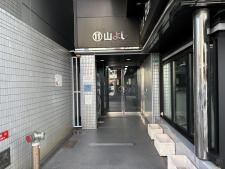 新大阪第１１山よしビルエントランス