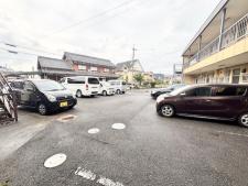 マンション加賀１号棟駐車場