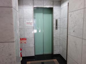 日宝アワザ駅前ビルエレベーター