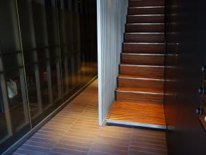 ＴＥＲＲＡＣＥ　ＭＩＮＡＭＩＳＥＮＢＡ（テラス南船場）ビル階段