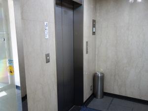 ネイリングセンタービルエレベーター