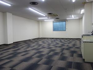 三双ビル室内
