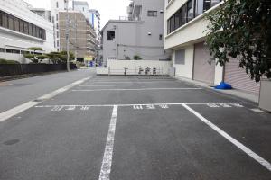 吹田江坂ビル平面駐車場