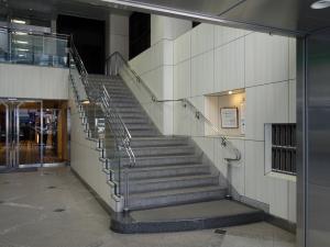 アルテビル肥後橋階段