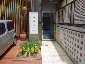 堀江家具新館ビルエントランス