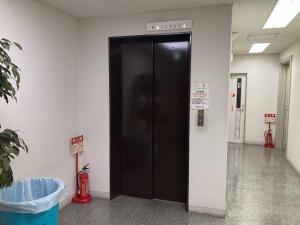 堂浜ビル　基準階エレベーター