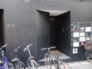 ＲＥ－０１１ビルエントランス