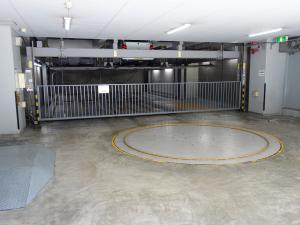 上本町ビル立体駐車場